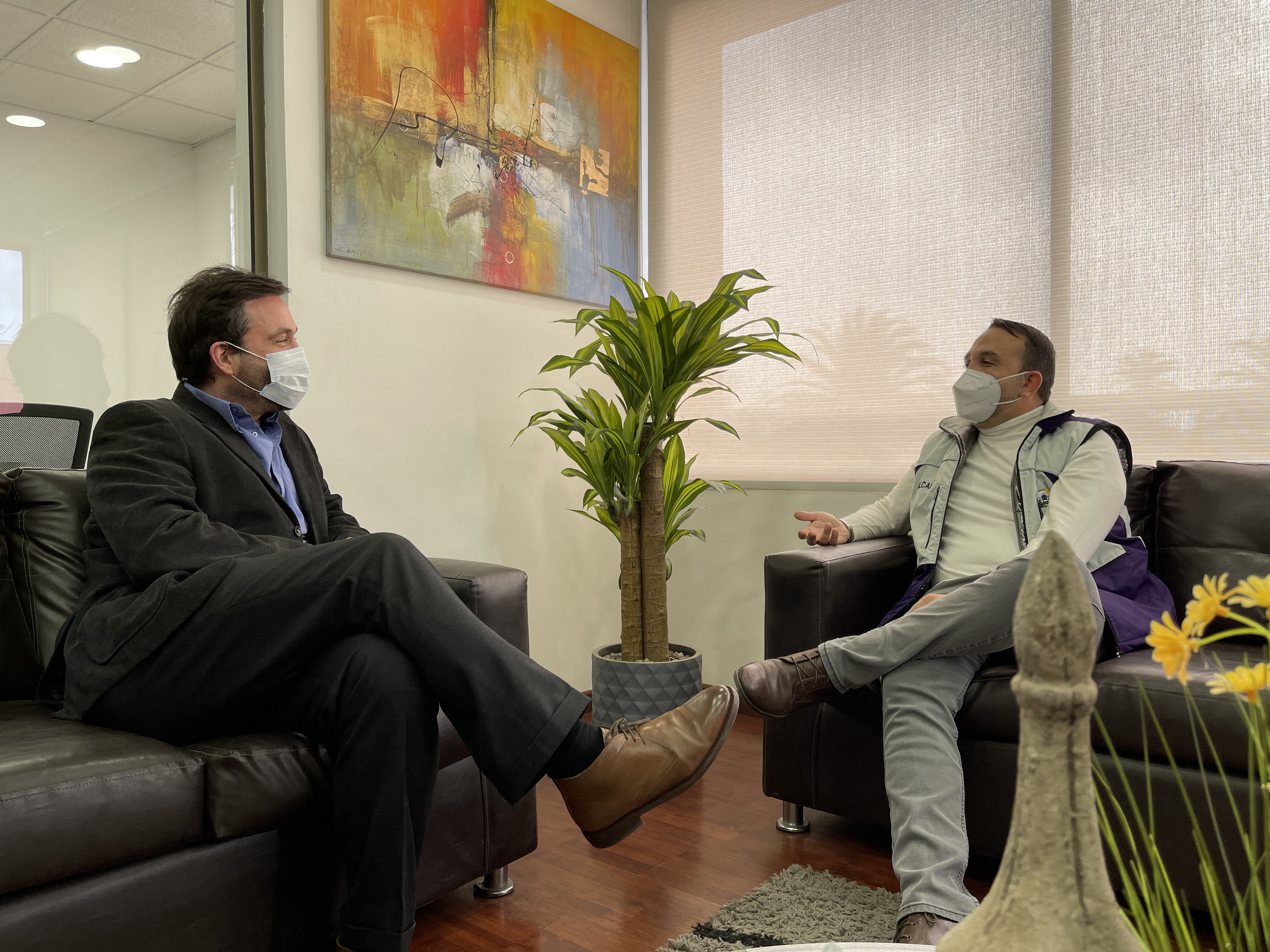 Francisco Leturia junto al alcalde Gustavo Toro en promoción del día de la transparencia